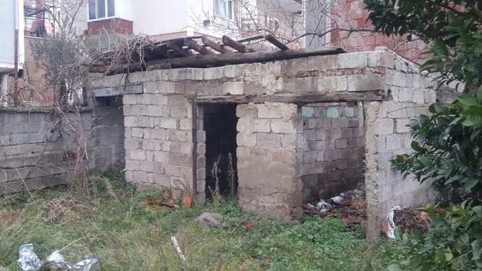 Körfez’de metruk  binalar yıkılıyor