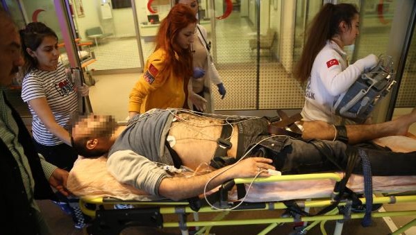 Polis memuru, silahını temizlerken kendini vurdu