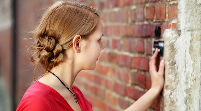 Evde yokken bile kapıya kimin geldiği görebilirsiniz!