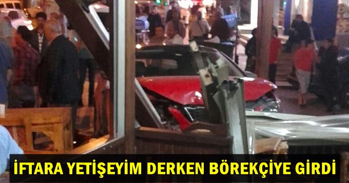 Otomobil börekçi dükkanına girdi