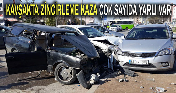 Kavşakta zincirleme kaza: Çok sayıda yaralı var