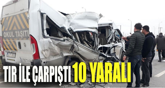 Servis minibüsü ile Tır çarpıştı