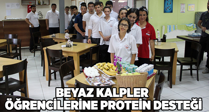 Beyaz Kalpler öğrencilerine protein desteği