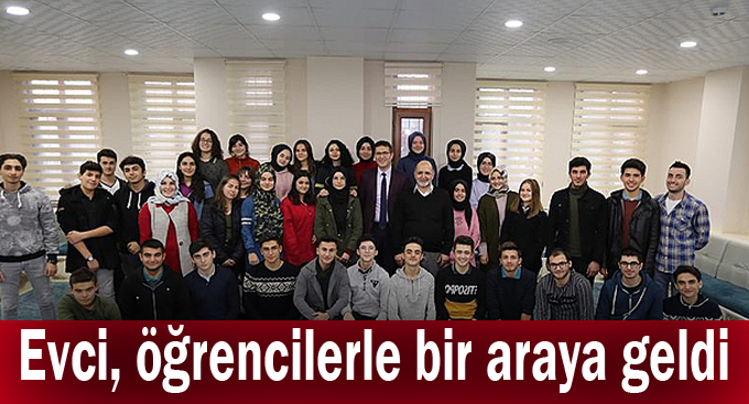 Evci, öğrencilerle bir araya geldi