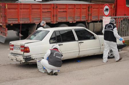 Otomobilde ölü bulundu!