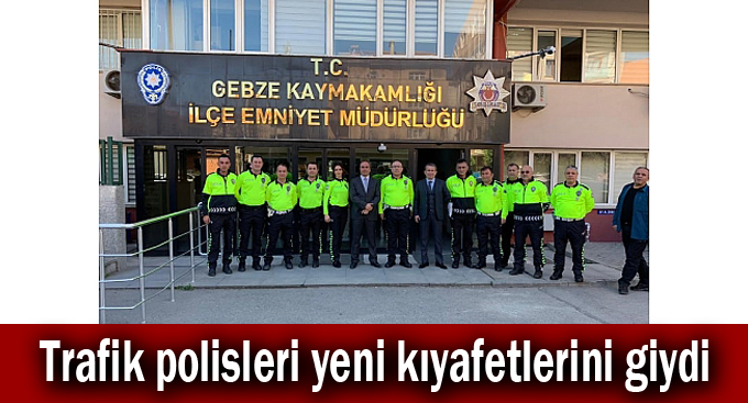 Trafik polisleri yeni kıyafetlerini giydi