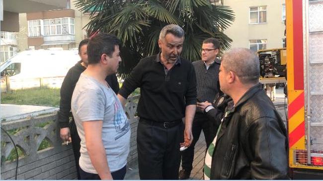 Depodaki yangın, bina sakinlerini sokağa döktü