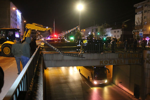Kontrolden çıktı tünele uçtu: 3 yaralı