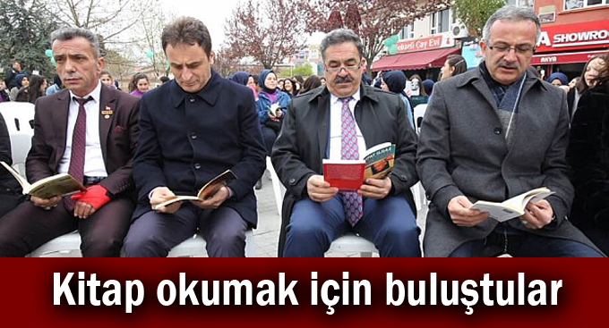 Kitap okumak için buluştular