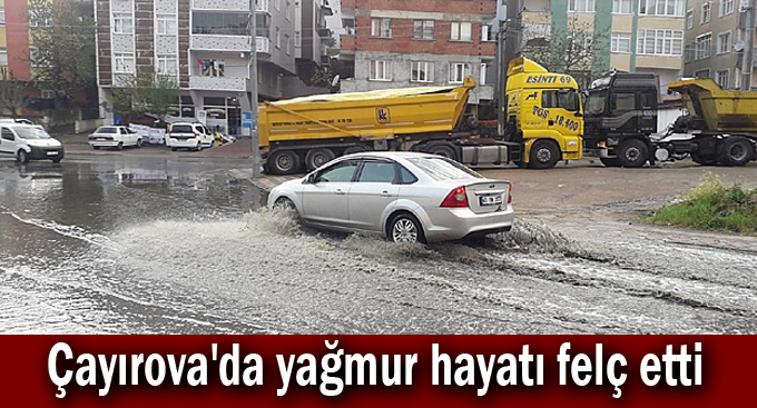 Çayırova'da yağmur hayatı felç etti