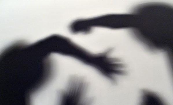 Kocaeli'de Genç kadına sokak ortasında saldırı!