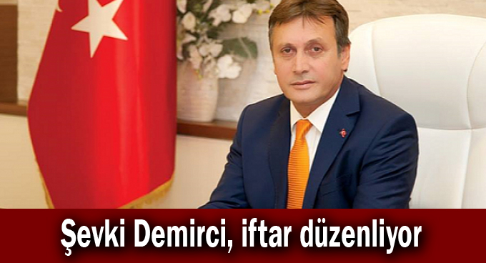 Şevki Demirci, iftar düzenliyor