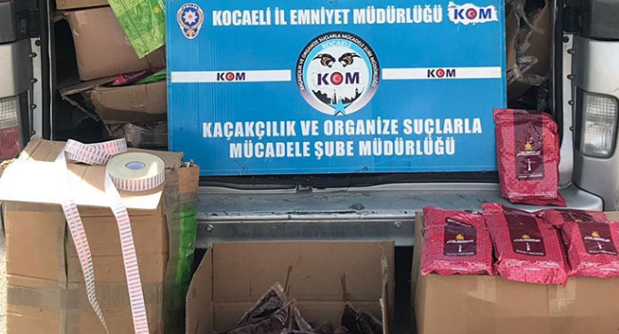 Kaçak Tütün satacaklardı,yakalandılar!