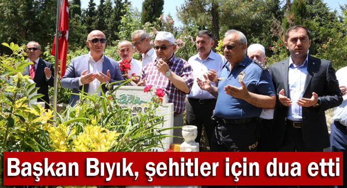 Başkan Bıyık, şehitler için dua etti