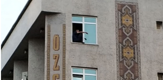 Otel penceresinden intihara kalkıştı!
