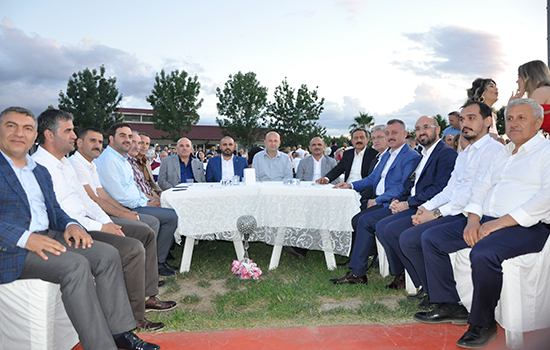 Şayir, Ünlü'nün kızının düğününe katıldı