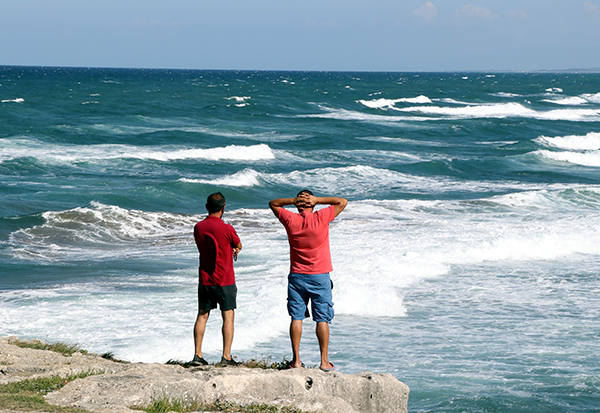 Denize giren çocuk kayboldu