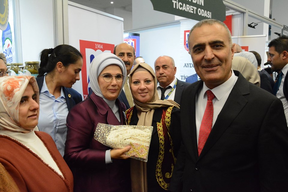 Kocaeli, Emine Erdoğan’a  Kandıra Bezi hediye etti