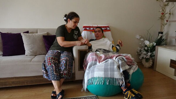 Eski eşinden kalan kredi borçlarını ödemek için iş istiyor!