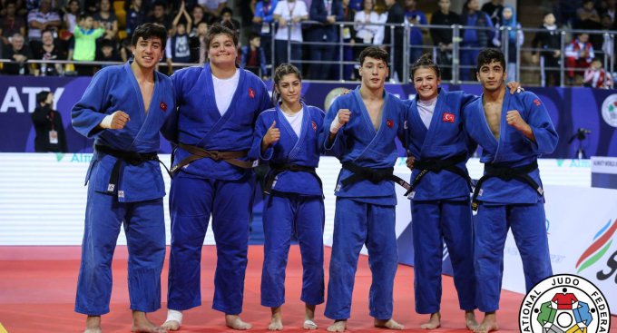 Kağıtsporlu judocular Milli Takım ile dünya üçüncülüğünü yaşadı