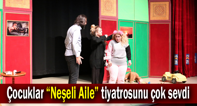 Çocuklar “Neşeli Aile” tiyatrosunu çok sevdi