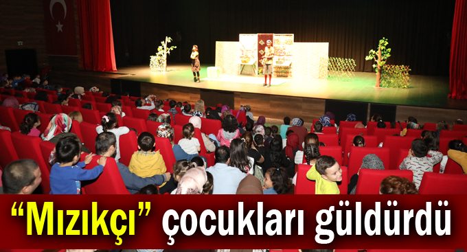 “Mızıkçı” çocukları güldürdü