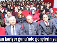 Başkan Kariyer Günü’nde Gençlerin Yanında