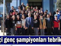 Çiftçi genç şampiyonları tebrik etti