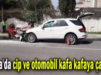 Darıca'da cip ve otomobil kafa kafaya çarpıştı