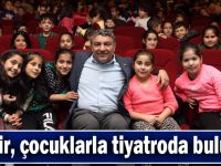 Başkan Şayir, çocuklarla tiyatroda buluştu