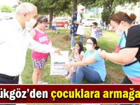 Başkan Amcalarından  Çocuklara Armağanlar