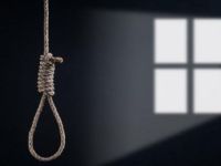 80 yaşındaki adam kendini astı!