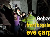 Freni boşalan tır eve çarptı!