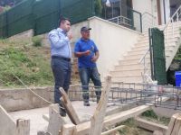 İzmit Belediyesi Koordinatörü Aksu, yol çalışmalarını yerinde inceliyor