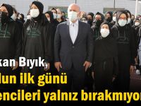 Başkan Bıyık, okulun ilk günü öğrencileri yalnız bırakmıyor