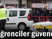 Polis sokakta öğrenciler güvende!