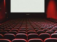 Tiyatro ve sinema salonlarındaki o yasak kaldırıldı!