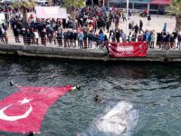 Körfezde Türk Bayrağı ve Atatürk posteri