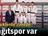 Büyüklerde zirvede Kağıtspor var