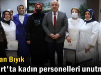 Başkan Bıyık 8 Mart'ta kadın personelleri unutmadı