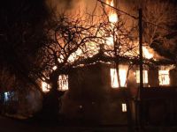 Kandıra'da çıkan yangın 2 katlı evi kül etti