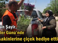 Başkan Şayir, Çiftçiler Günü’nde köy sakinlerine çiçek hediye etti