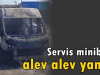 Servis minibüsü alev alev yandı