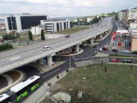 Gölcük Yüzbaşılar Köprülü kavşağı yan yollarında yol çizgileri çekildi