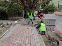 Gölcük Atatürk Mahallesi Yalı Yolu Caddesinde kaldırımlar yenilendi