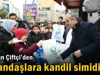 Çiftçi’den vatandaşlara kandil simidi