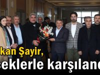 Başkan Şayir, çiçeklerle karşılandı