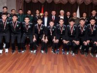 Başkan Büyükakın, Şampiyonları tebrik etti