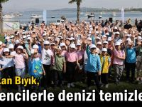 Başkan Bıyık, öğrencilerle denizi temizledi