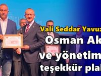 Vali Yavuz’dan Osman Aktaş’a teşekkür plaketi